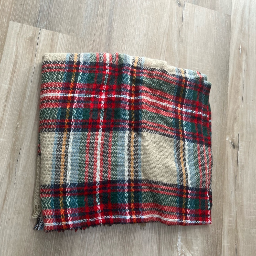 Plaid Patterned Scarves Set - Picture 4 of 6